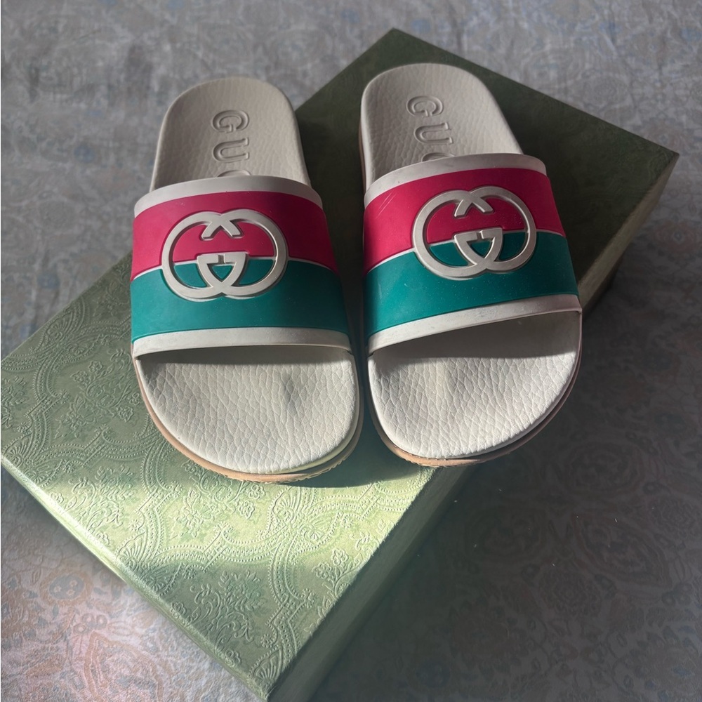 Gucci Women's Red/Green Slides